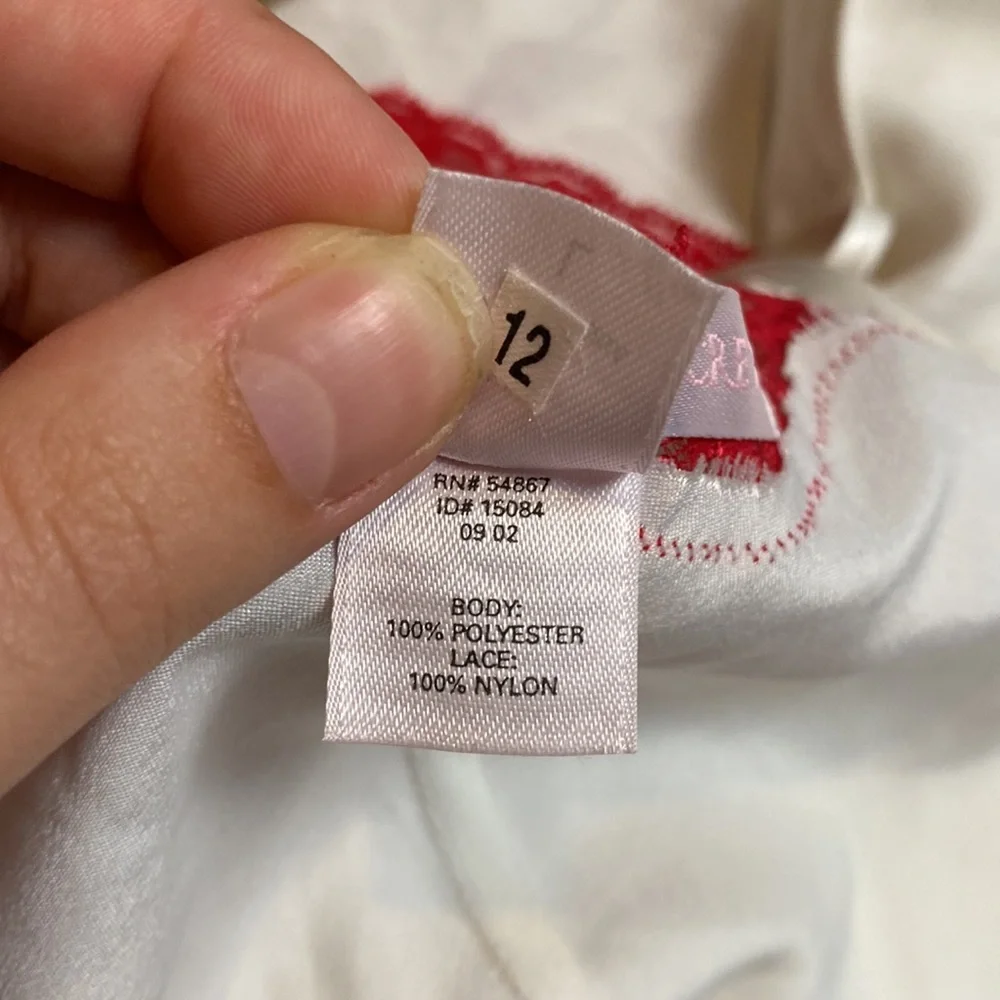 SOLD Y2K RETRO VINTAGE VICTORIAS SECRET WHITE SATIN RED LACE LINGERIE SLIP_6